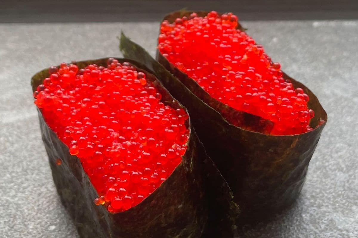 Tobiko Sushi (2 pcs)