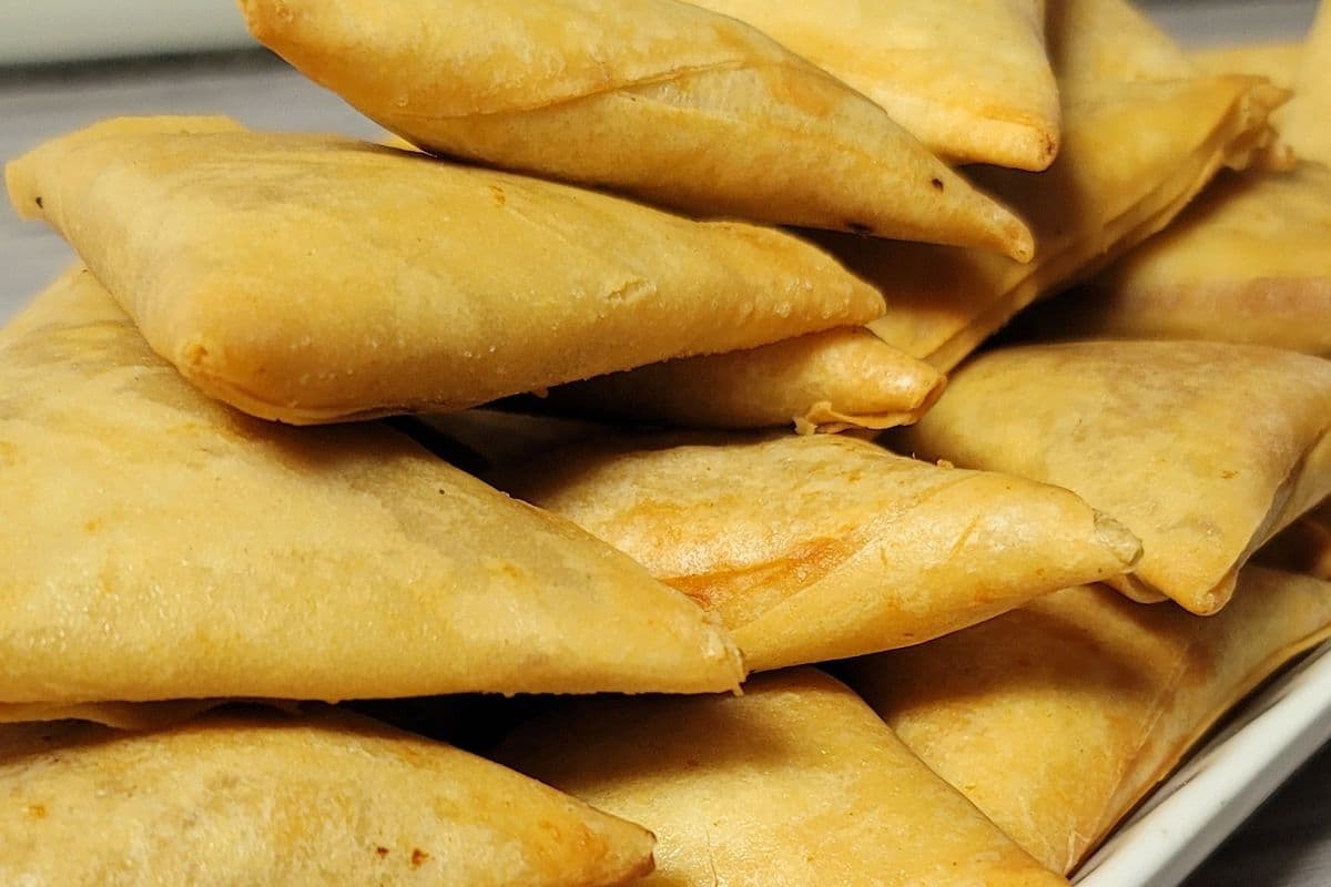 Tringle Chicken Samosa (Halal) (2 pcs)