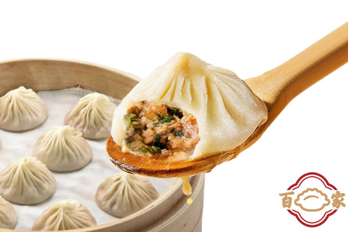 16. Xiaolongbao au porc juteux et coriandre / Juicy Pork and Coriander Xiaolongbao/ 猪肉香菜小笼包