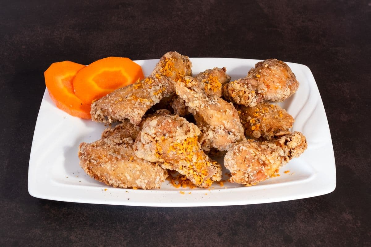 A16. Garlic Butter Chicken Wings - Canh Ga Chien Bo