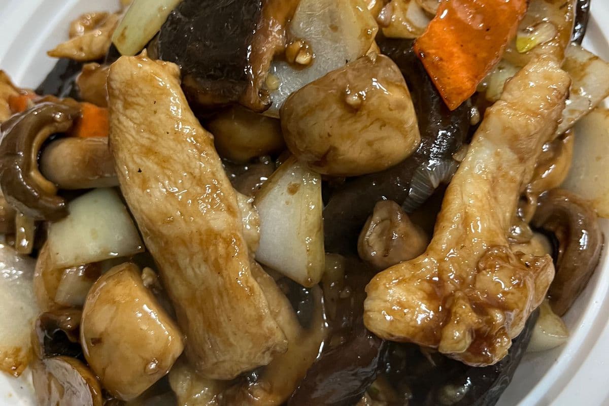 Chicken with Two Kinds of Mushrooms双菇鸡球
