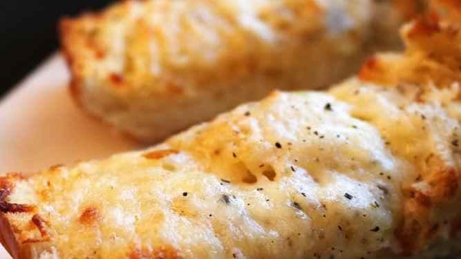 Cheesy Garlic Bread - Medium