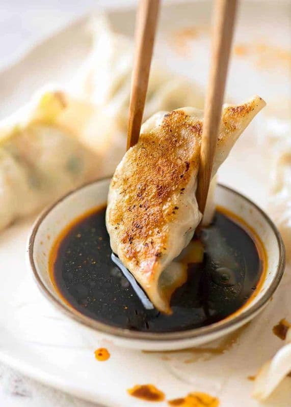 Pan Seared Chicken Dumpling (10 pcs) (B82)