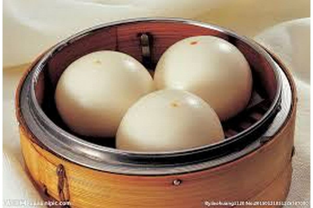 Steamed Bun with Creamy Sauce