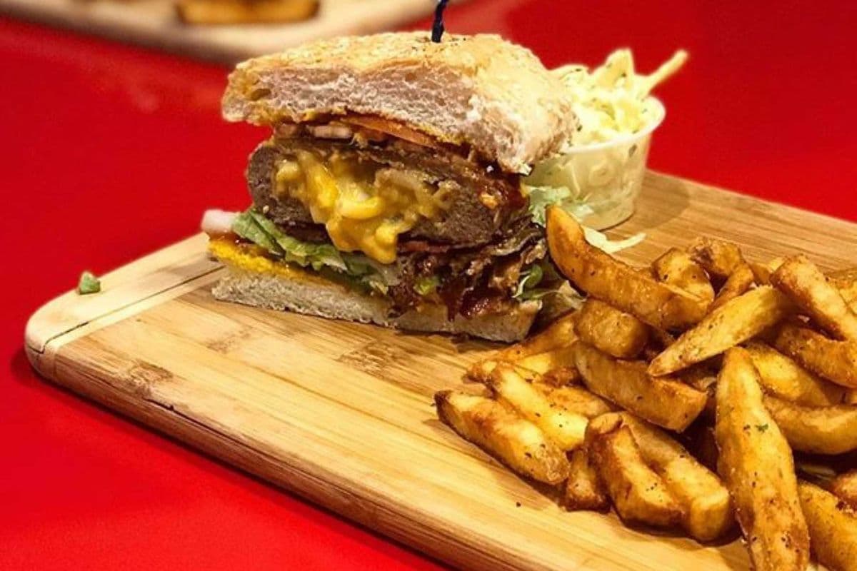 Mac n Cheese Stuffed Burger