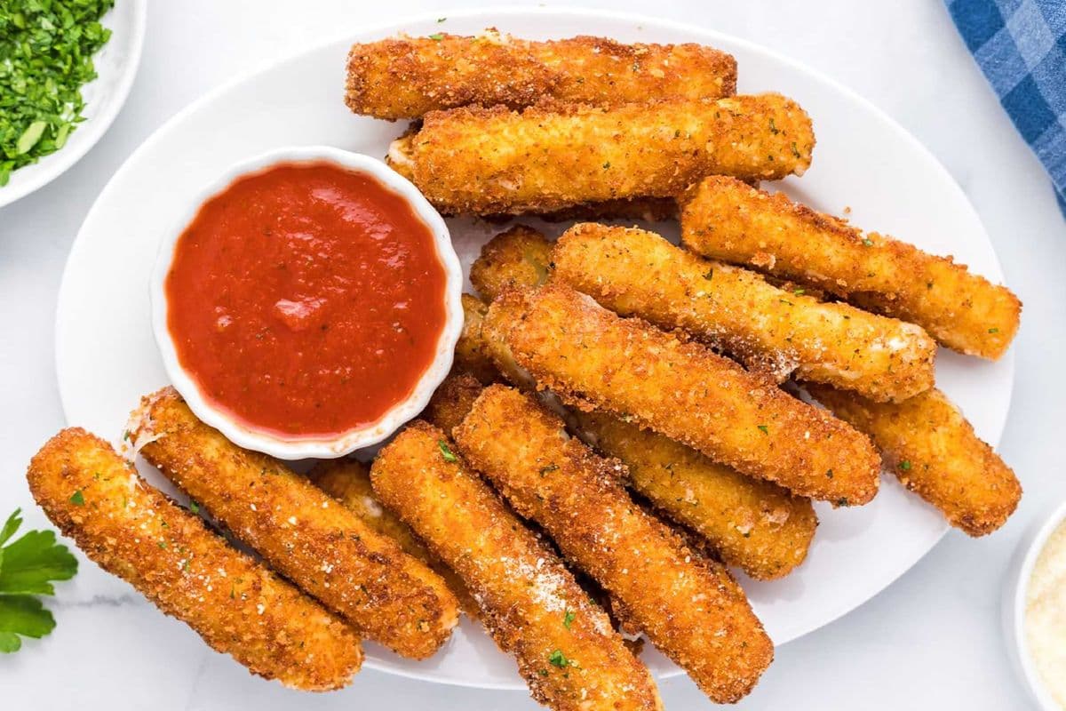 8 Pcs Mozzarella Sticks