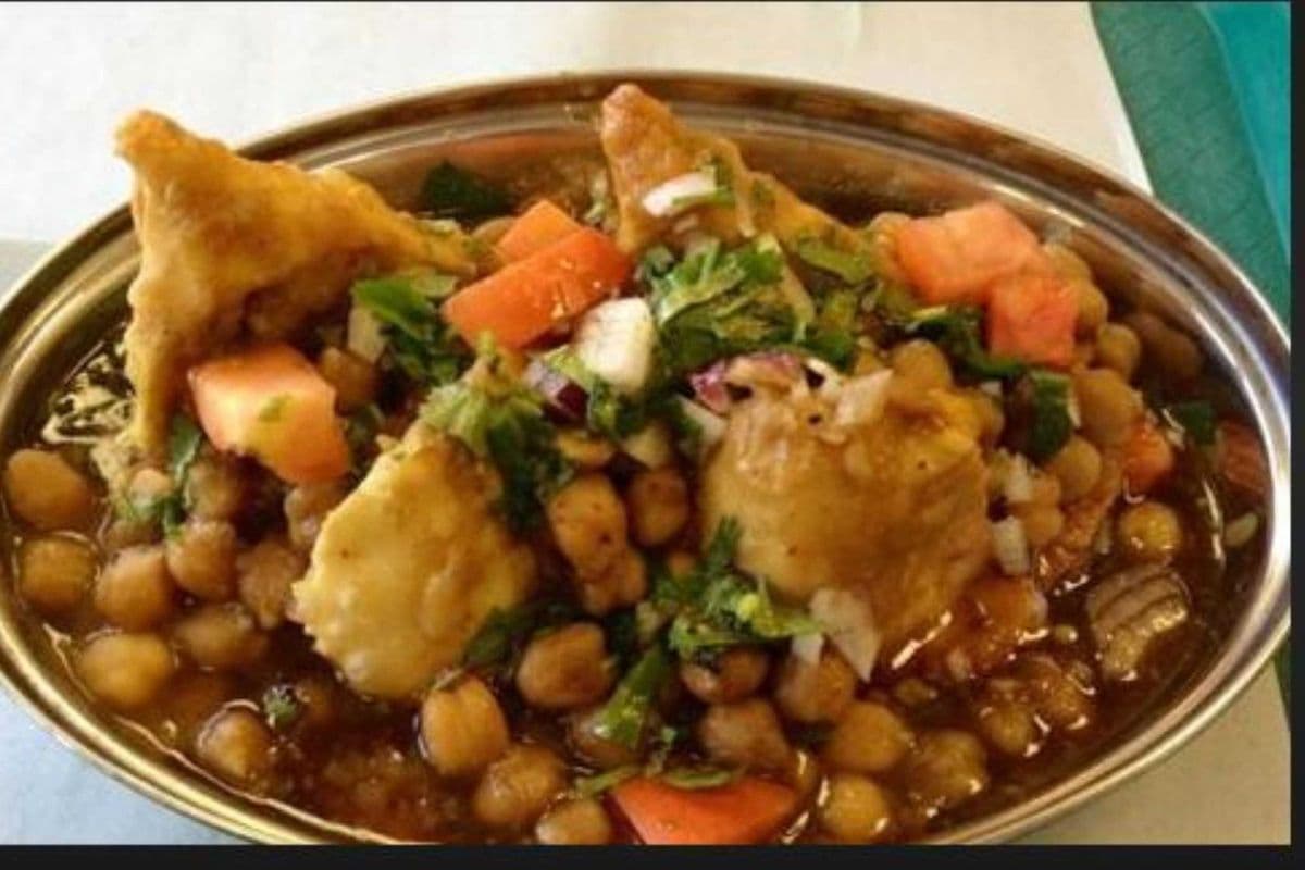 Veg Samosa with Chana (2 pcs)
