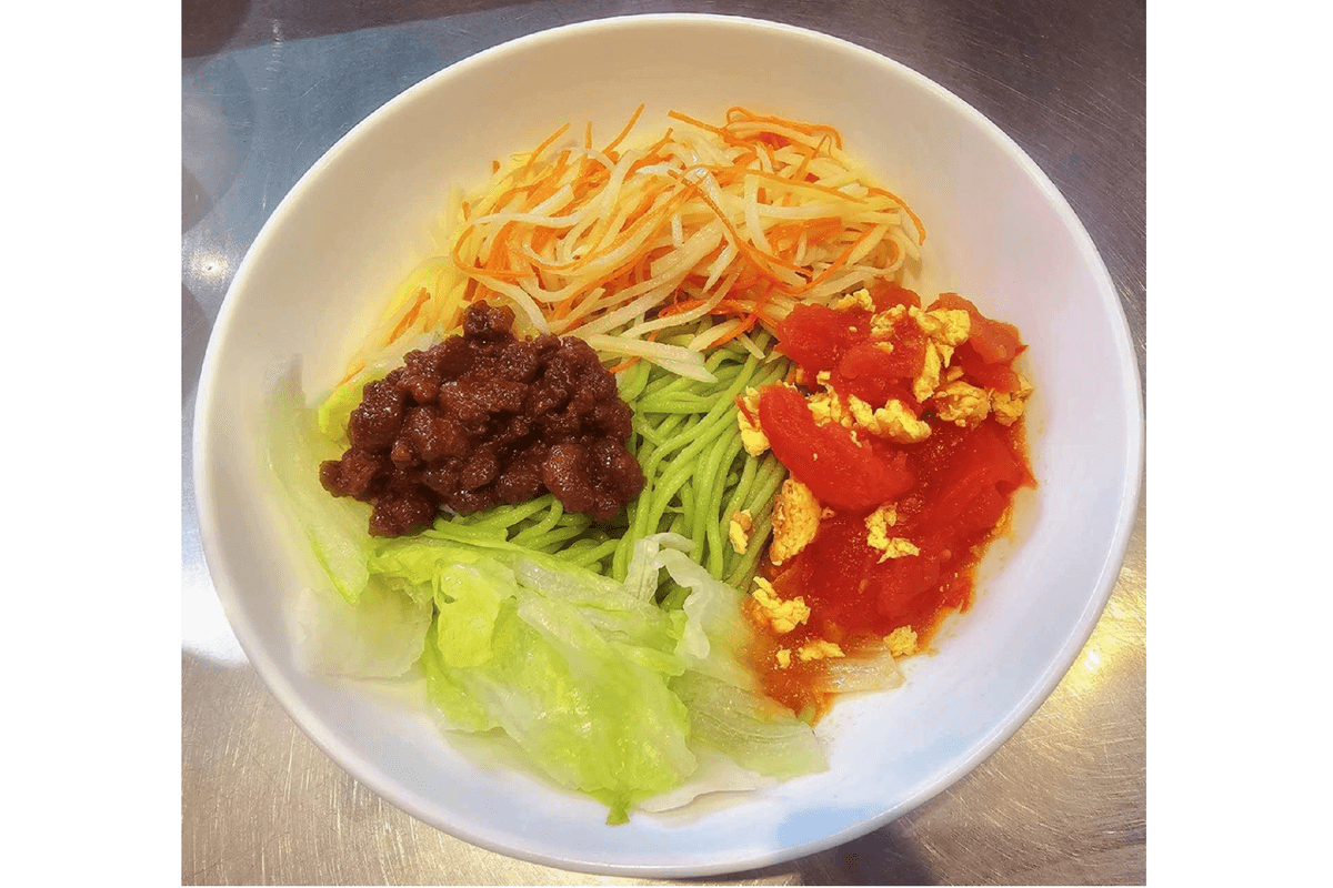 Special Hot Dried Noodles with Spinach and Minced Pork 特色菠菜肉燥干拌热面