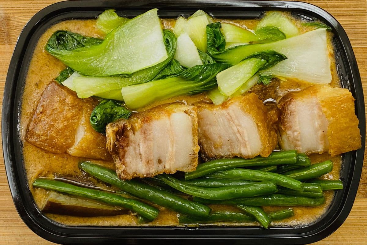 Crispy Bagnet Kare-Kare