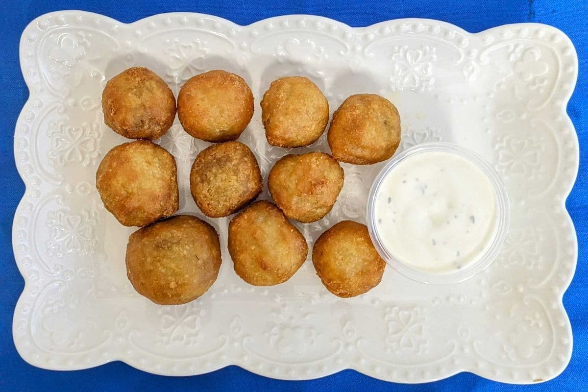 Battered Mushrooms (10 Pcs) Served with Garlic Mayo