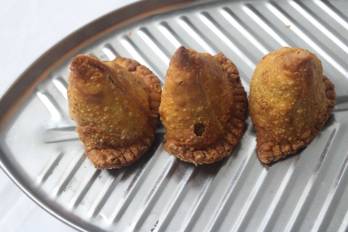 Vegetable Samosas (2 pcs)