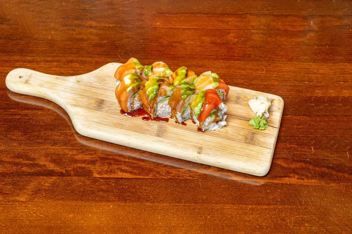Rainbow Roll (8 pcs)