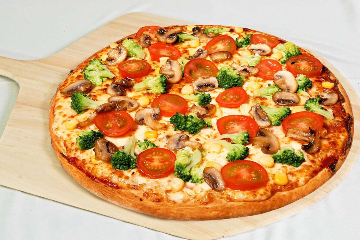 15" Vegetarian Pizza