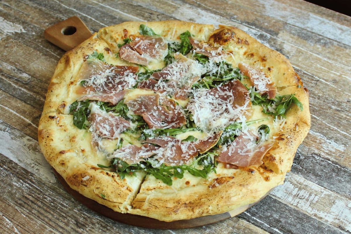 Prosciutto and Arugula Pizza