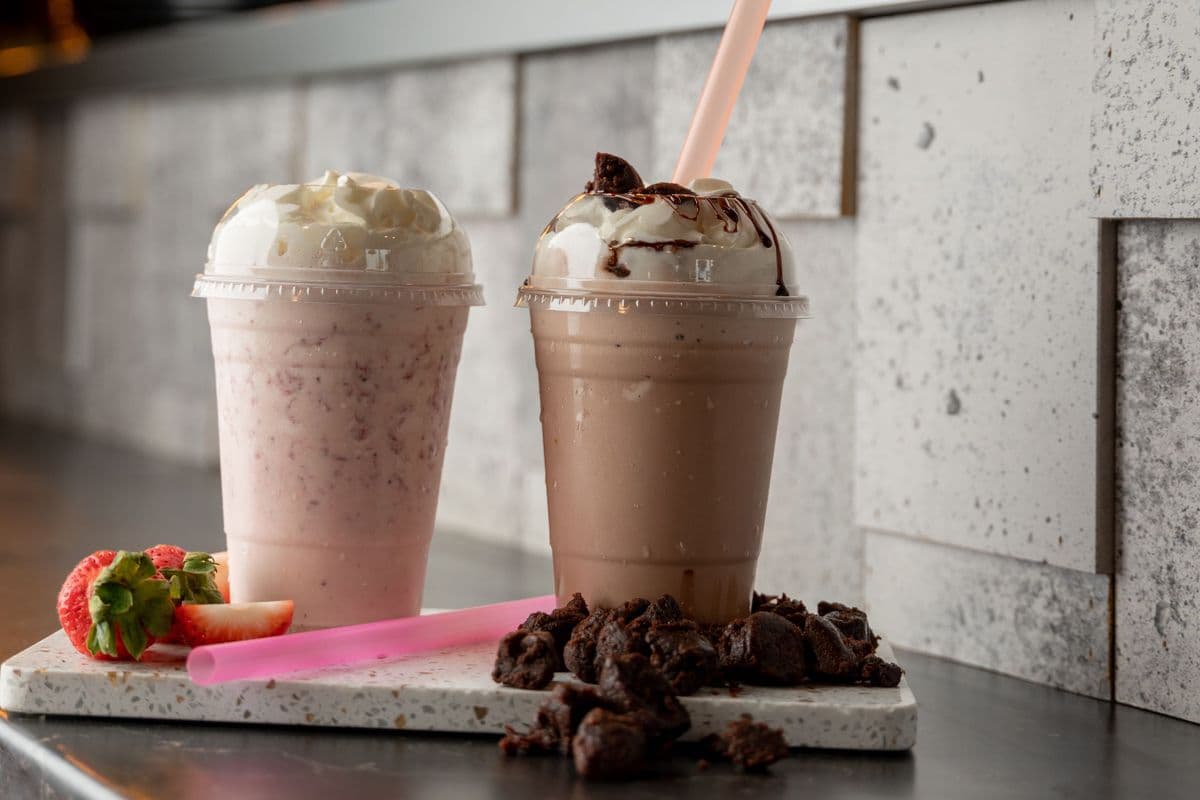 Strawberry shake (16 OZ)