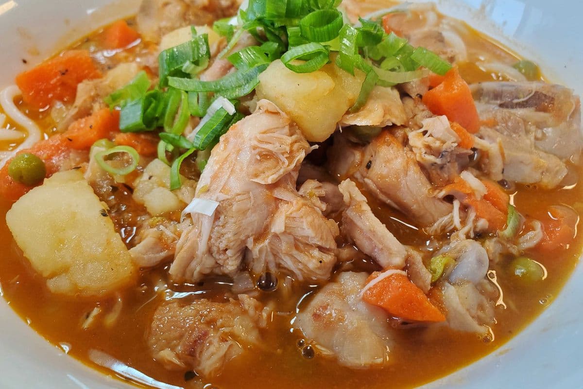 20a. (New Item)Vietnamese Style Chicken Ragout With Thick Vermicelli Soup. (RA_GU)