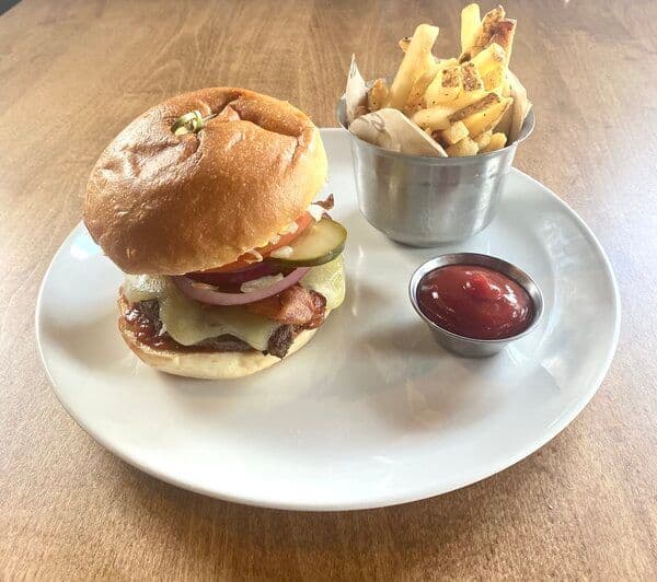 Bacon Cheesburger & Fries