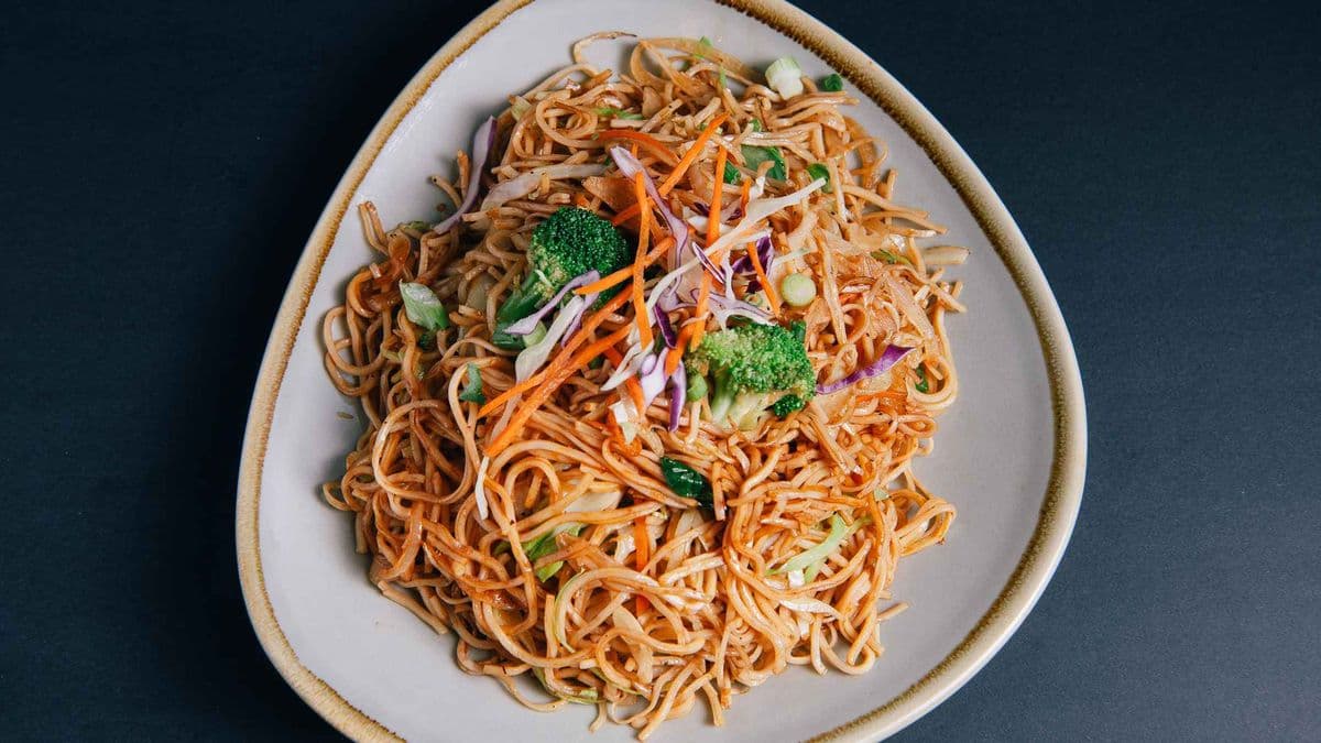 Veg Hakka Noodles (Chow Mein)