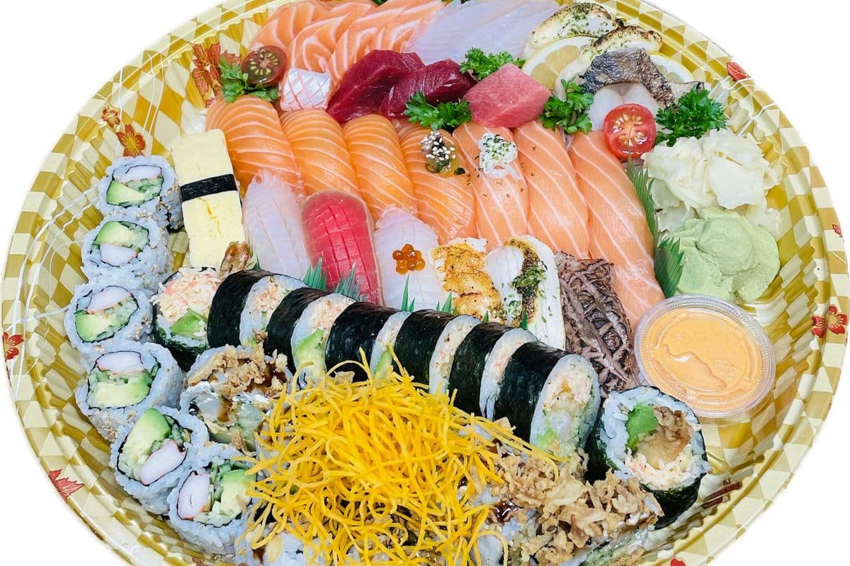 PT04. Small Sashimi, Sushi, and Maki Party Tray (50 pcs)