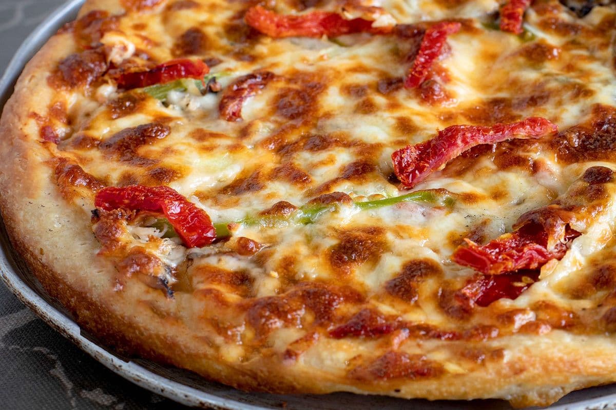 #24 Mushrooms, Green Peppers, and Sundried Tomatoes Pizza