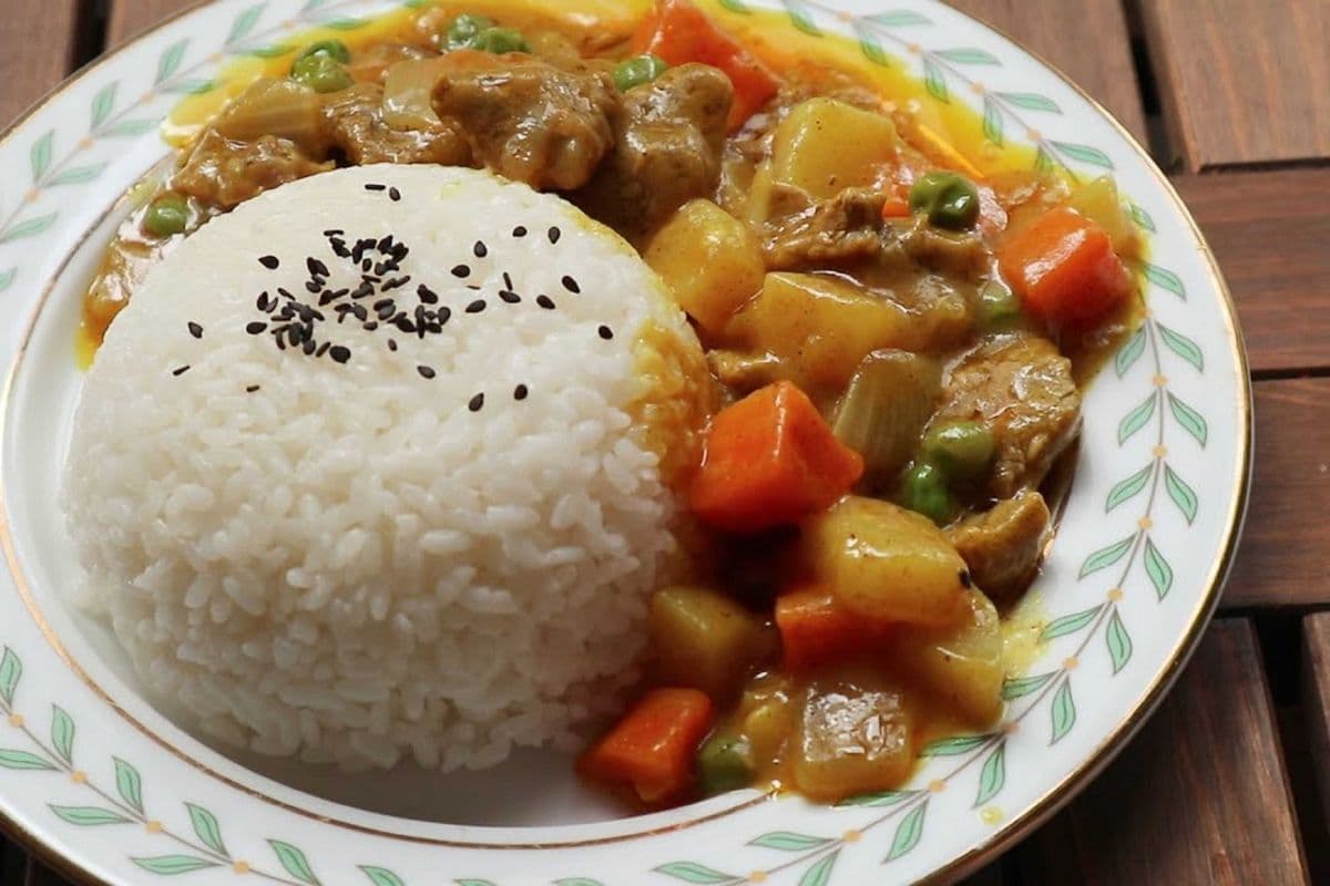 咖喱牛肉饭+小菜+饮料