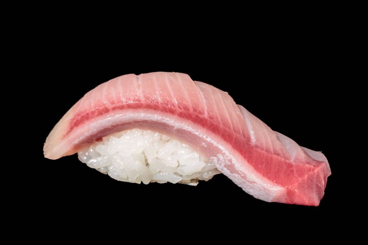 Hamachi Sushi (Yellowtale) 2pcs