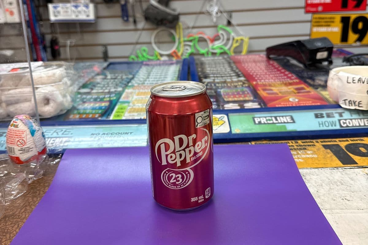 Dr. Pepper Can (355 ml)