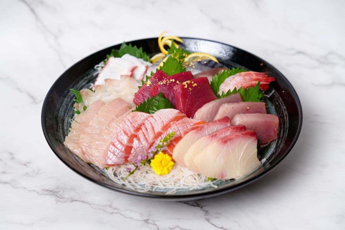 Deluxe Assorted Sashimi (27 Pcs)