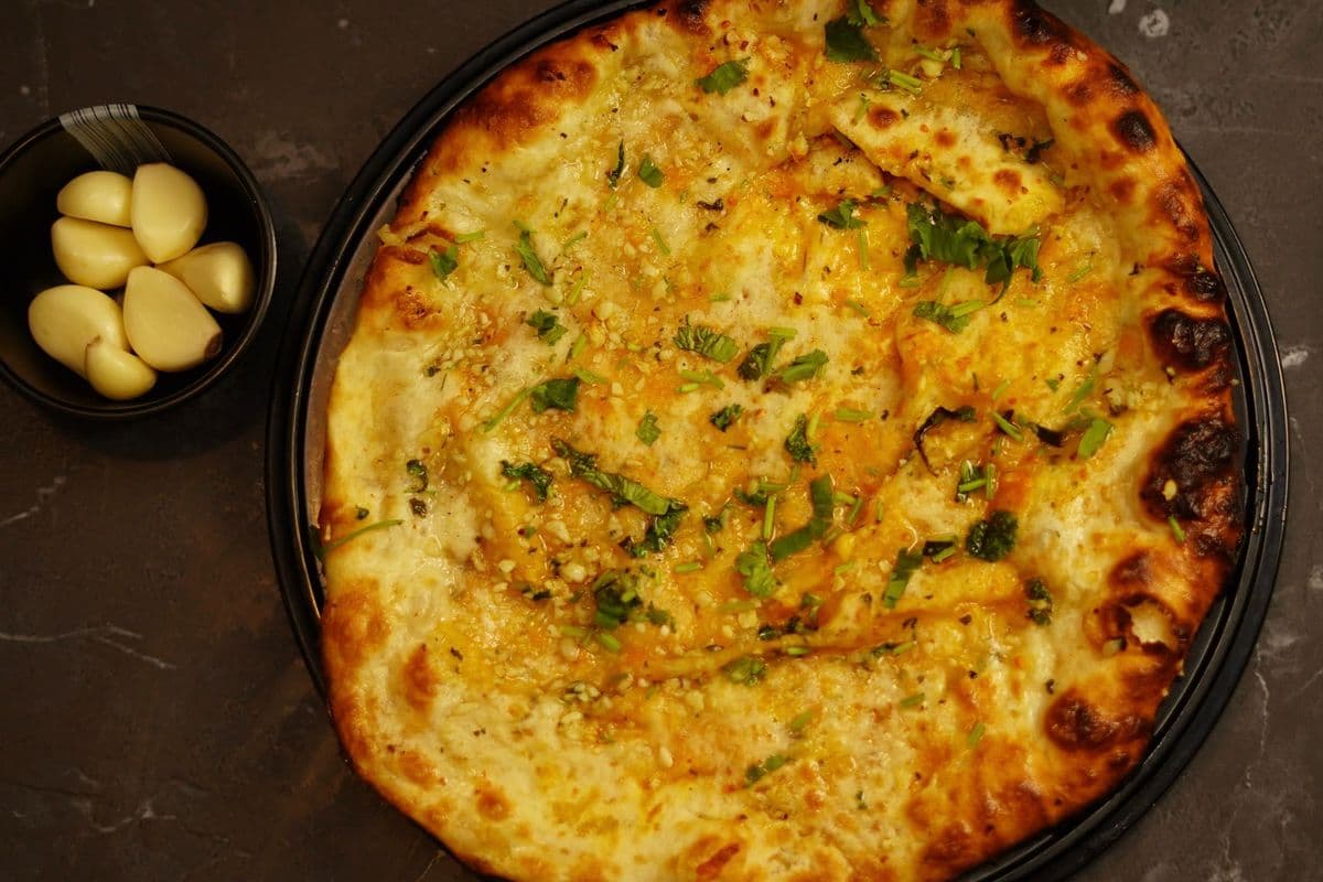 Cheesy Garlic Naan