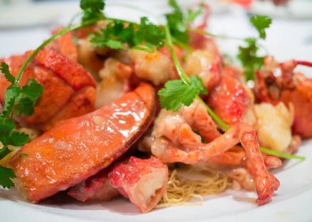 Lobster with Ginger, Onion and Egg Noodles / 薑蔥龍蝦生麵底