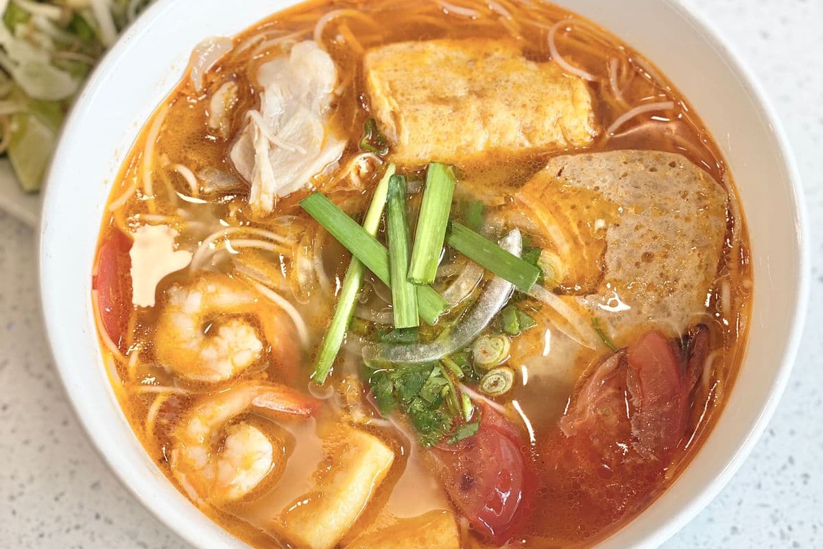 TS9. Vietnamese Crab, Pork, & Tomato Noodle Soup(Bun Rieu Cua)
