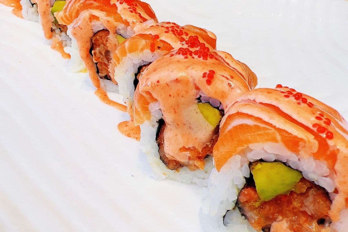 Double Spicy Salmon roll (8pcs) 双层辣三文鱼卷8片