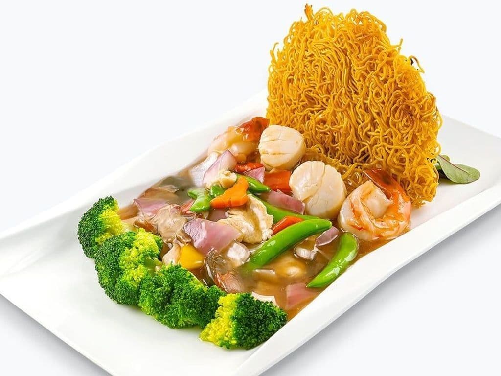 909 Cantonese Fried Noodles (with Beef and Assorted Seafood) 廣東炒麵