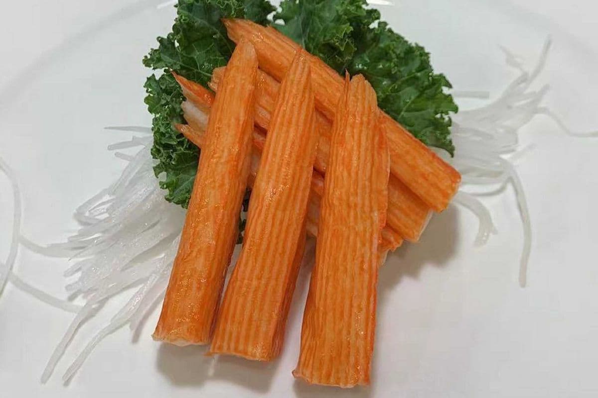 M12. Crabmeat (6pcs) 蟹⾁棒刺身