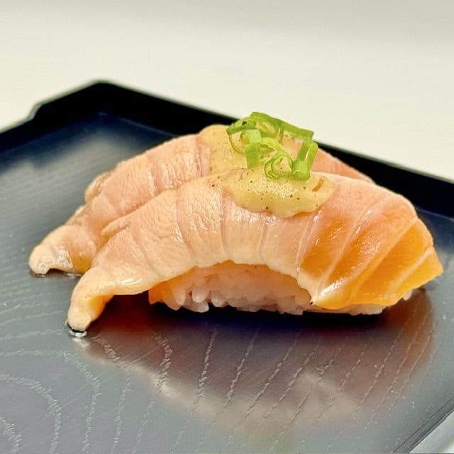 Aburi Salmon (2 pcs) / 炙烧三文鱼 (2 条)