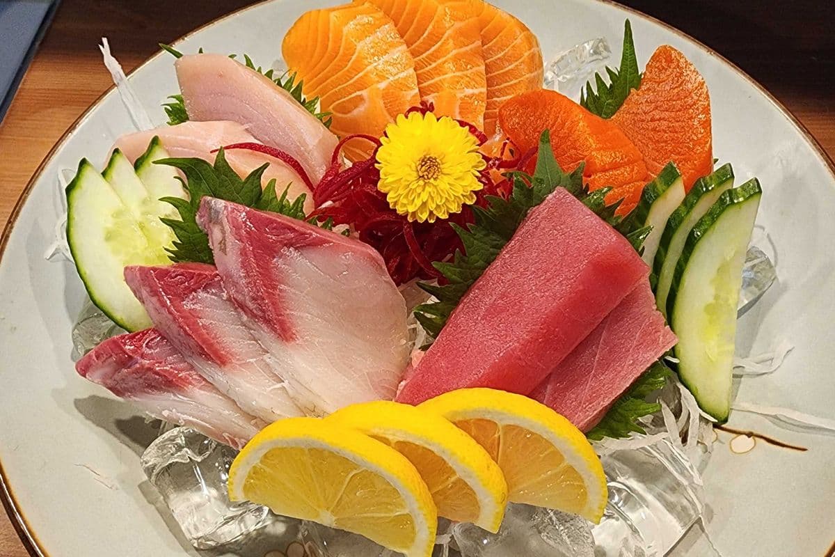 Assorted (12 pcs) Sashimi
