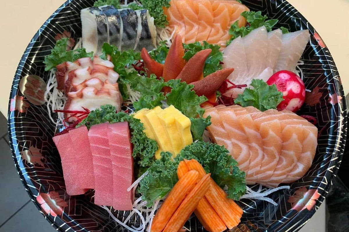 F12. (38 pcs) 刺身拼盘(38件)