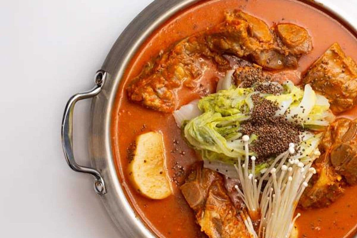Gamja-tang Hot Pot (감자탕전골 香浓脊骨土豆)