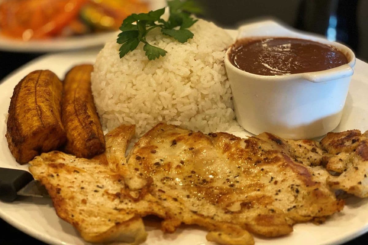 Grilled Chicken Breast / Pechuga a la plancha