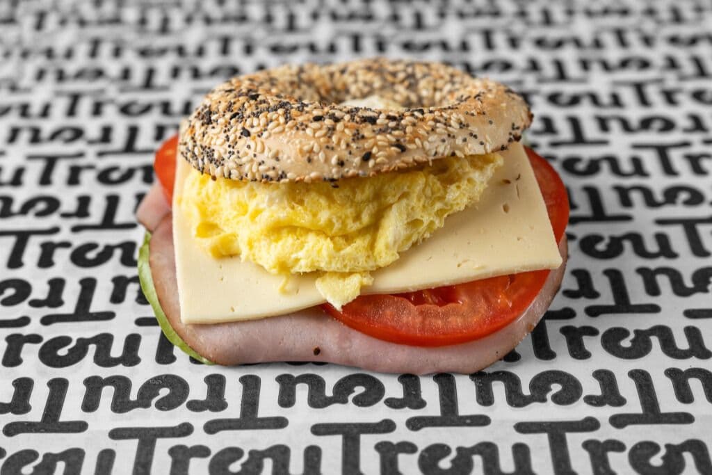 Bagel oeuf et fromage de luxe / Egg and Cheese Deluxe