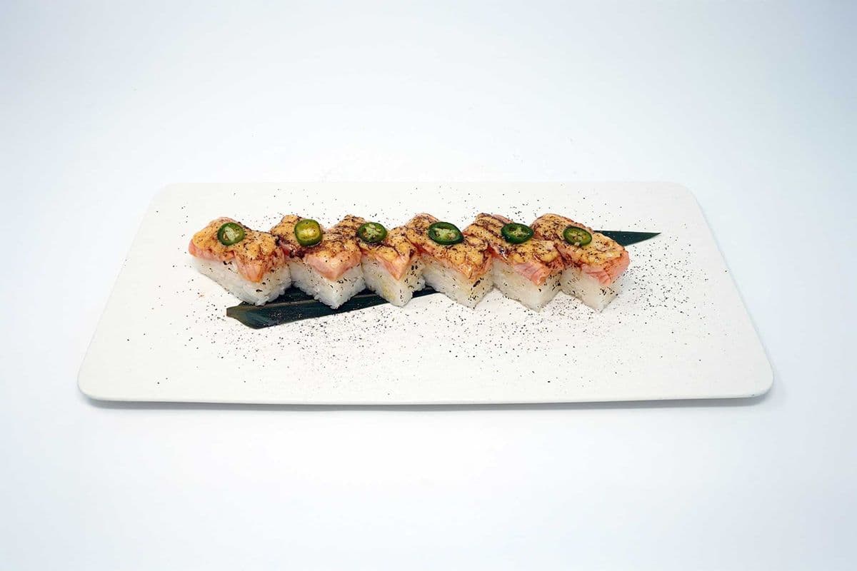 Salmon Oshi (8 pcs)
