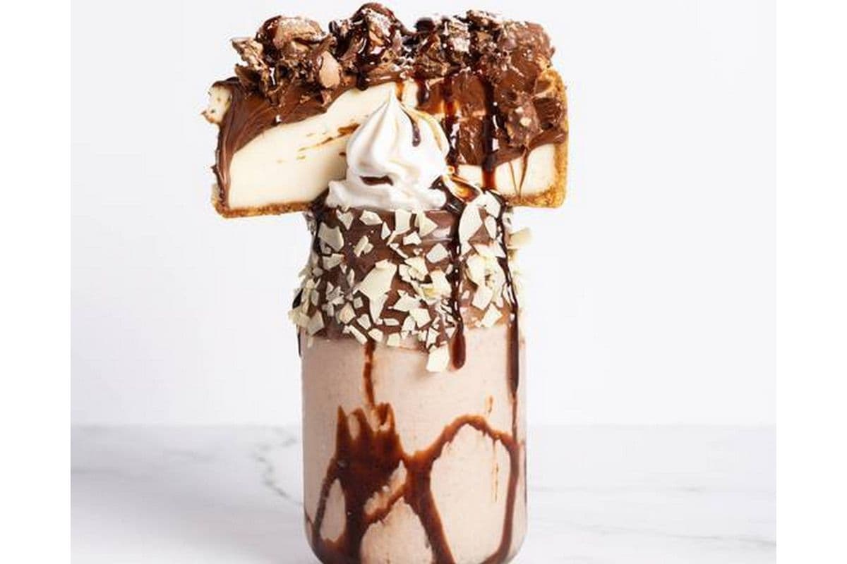 Ferrero Cheesecake - Super Freakshakes