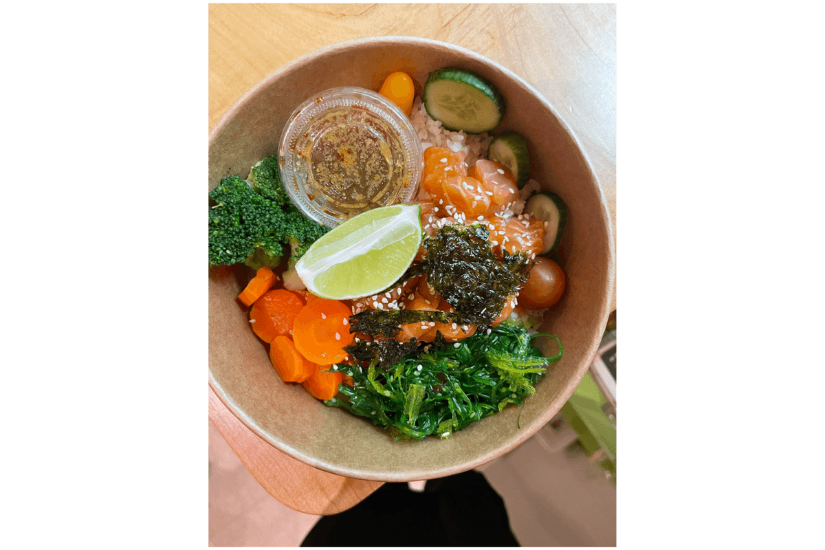 Poké bol avec saumon / Poke Bowl with Salmon