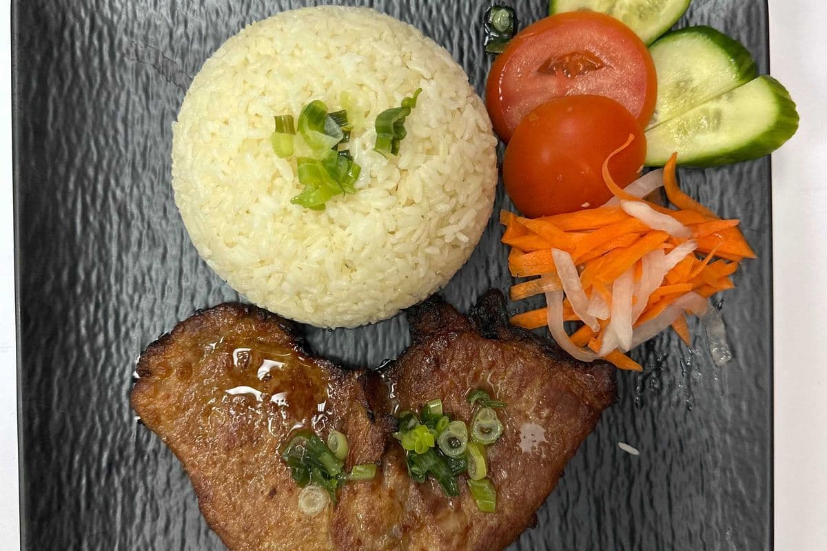 Steamed Rice with Charbroiled Pork