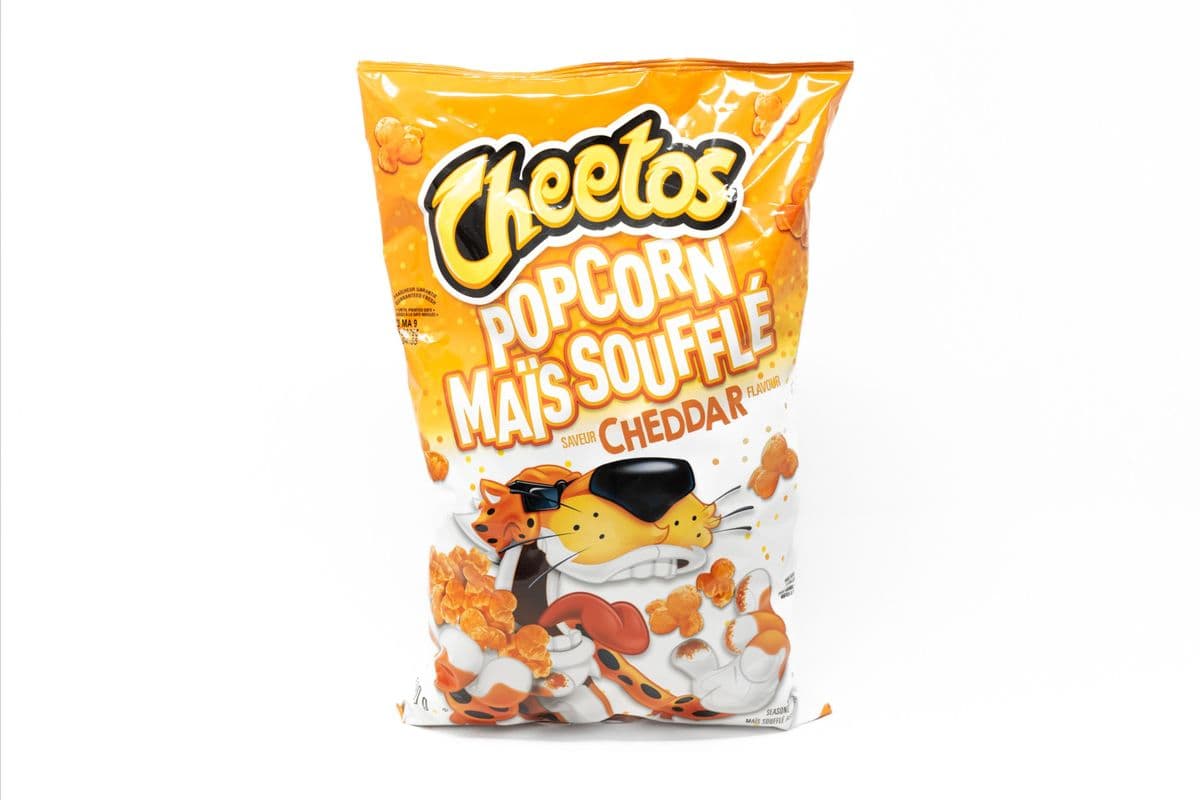 Cheetos Popcorn Cheddar Flavored Snacks (180 g)