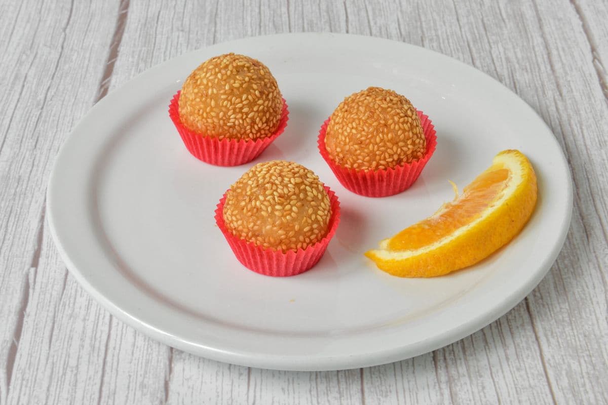 K6. Deep-Fried Sesame Balls (3 pcs)