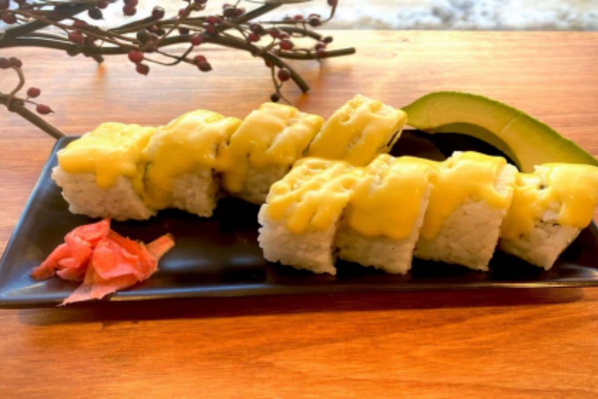 11. Mango Roll (8pcs)