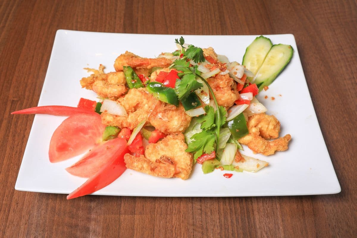 Crevettes et Calmars Sautés au Sel et Poivre / Sauteed Shrimp and Squid with Salt and Pepper (Tôm Mực Rang Muối Tiêu)