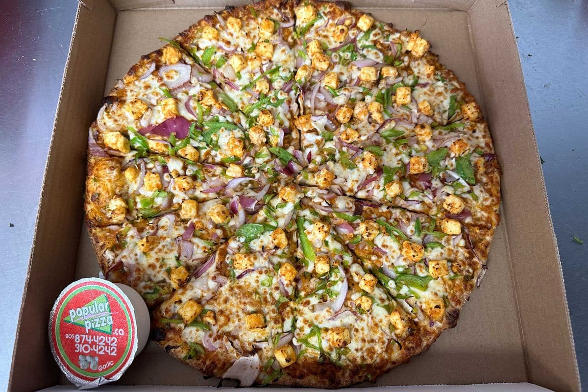 Shahi Paneer Pizza