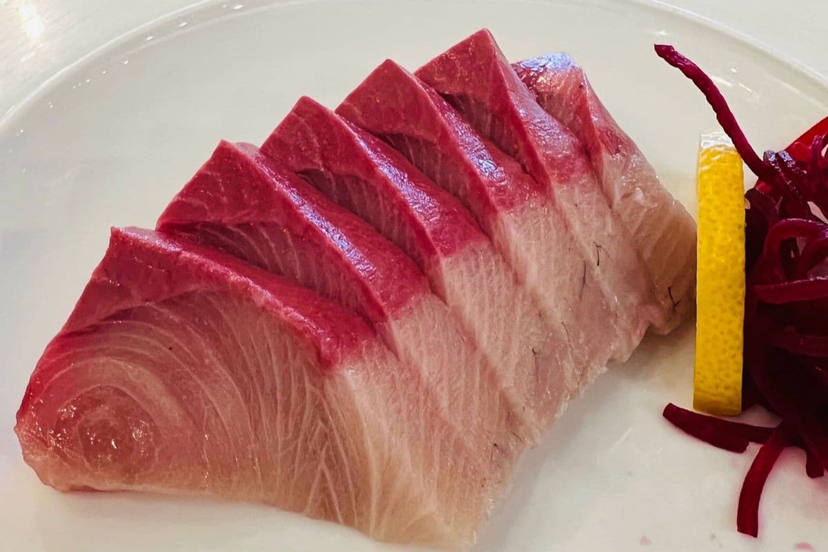 Hamachi Sashimi (6 pcs)